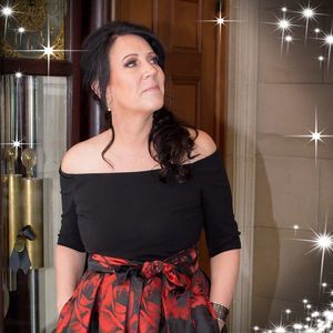 Meet your Posher, Dona roark